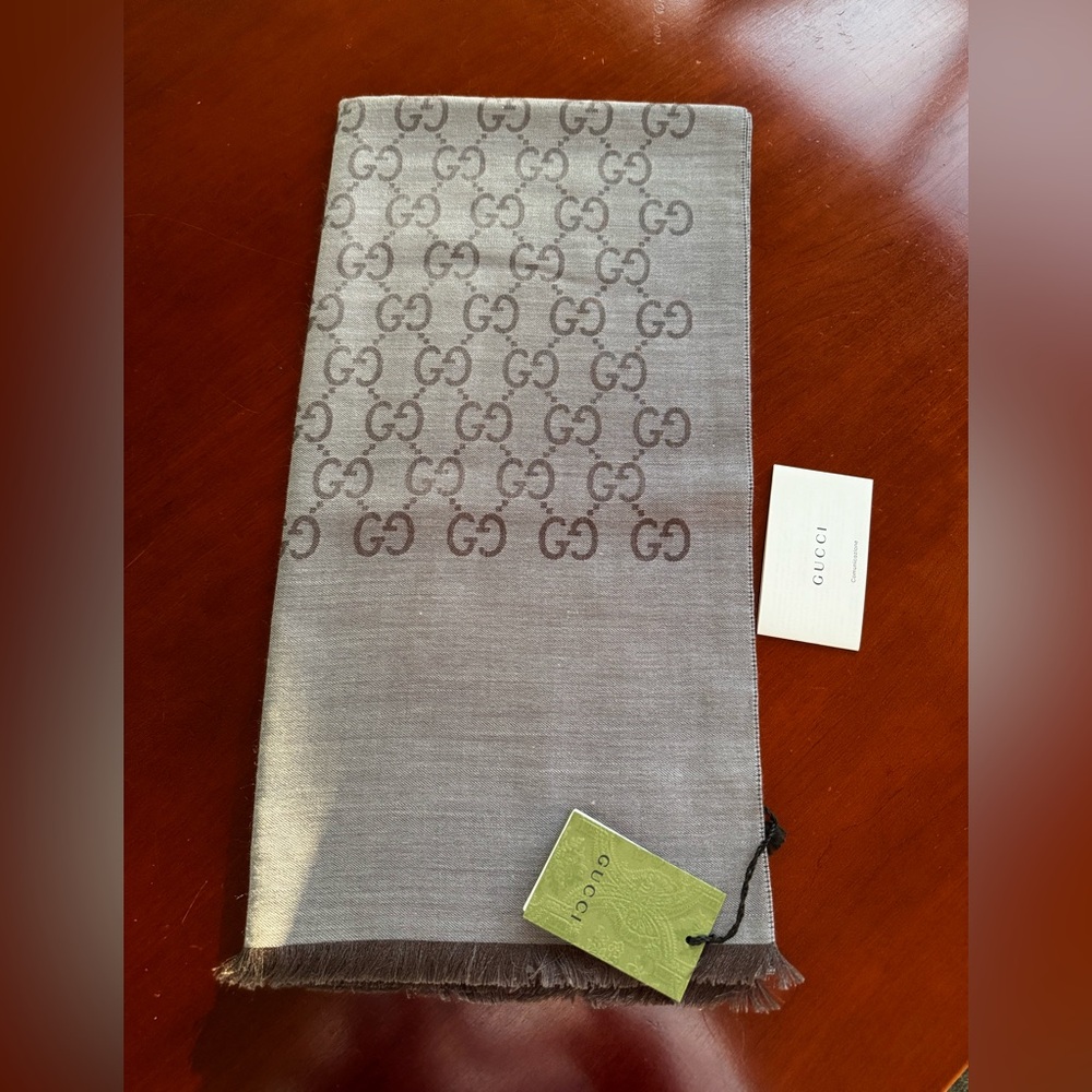 GUCCI GG LOGO SCARF